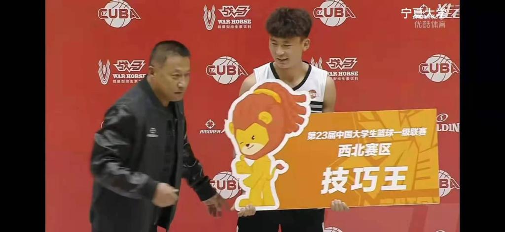 2026世界杯官网入口体育学院运动训练专业李文强同学获得第23届中国大学生篮球一级联赛西北赛区“技巧王”称号